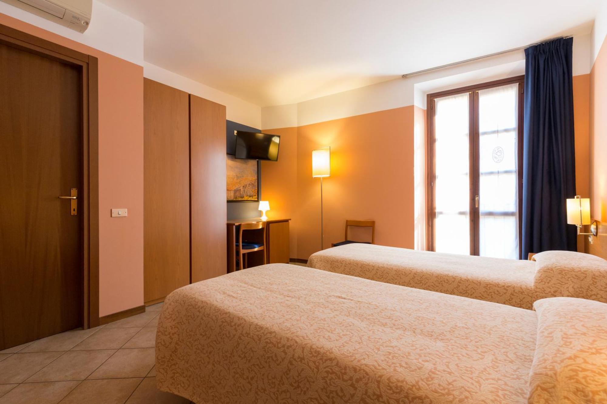 Antica Trattoria Dell'Uva Hotel มอนซา ภายนอก รูปภาพ